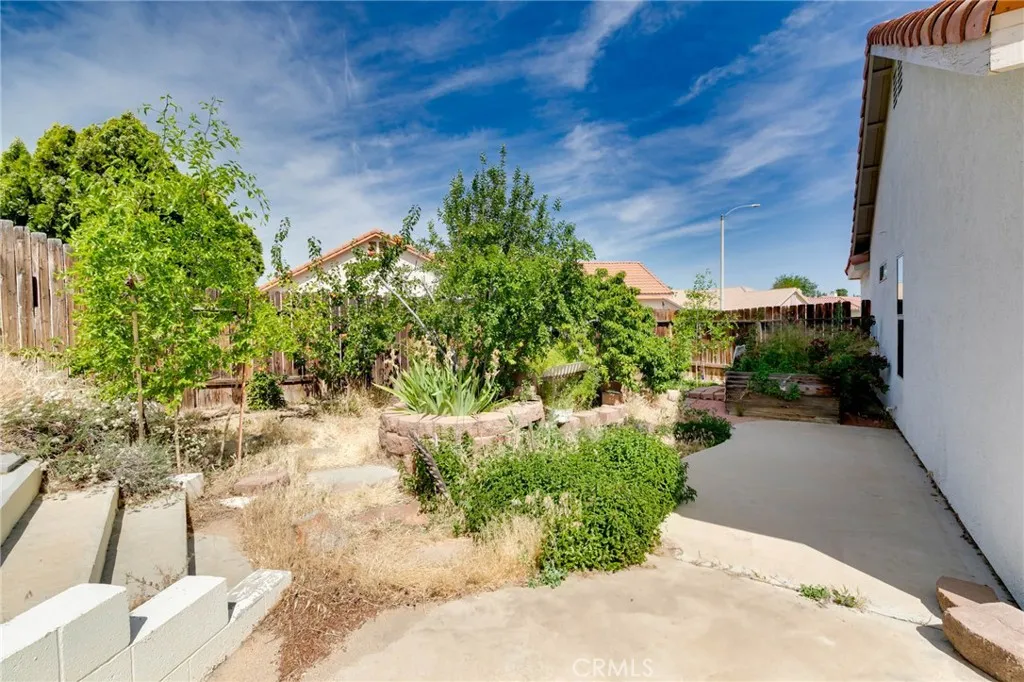 13035 Troy Court, Victorville, California 92395 home-pic-17