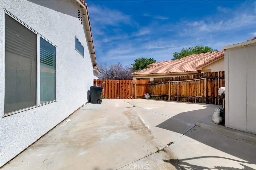 13035 Troy Court, Victorville, California 92395 home-pic-14