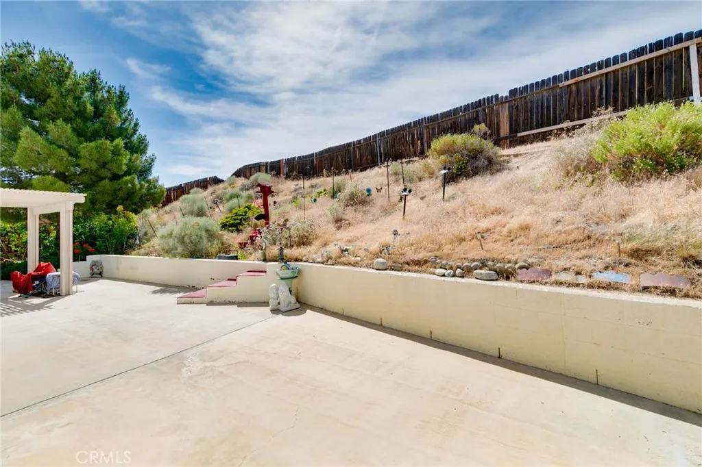 13035 Troy Court, Victorville, California 92395 home-pic-18