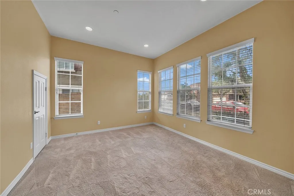 15621 Pisa Lane, Fontana, California 92336 home-pic-4