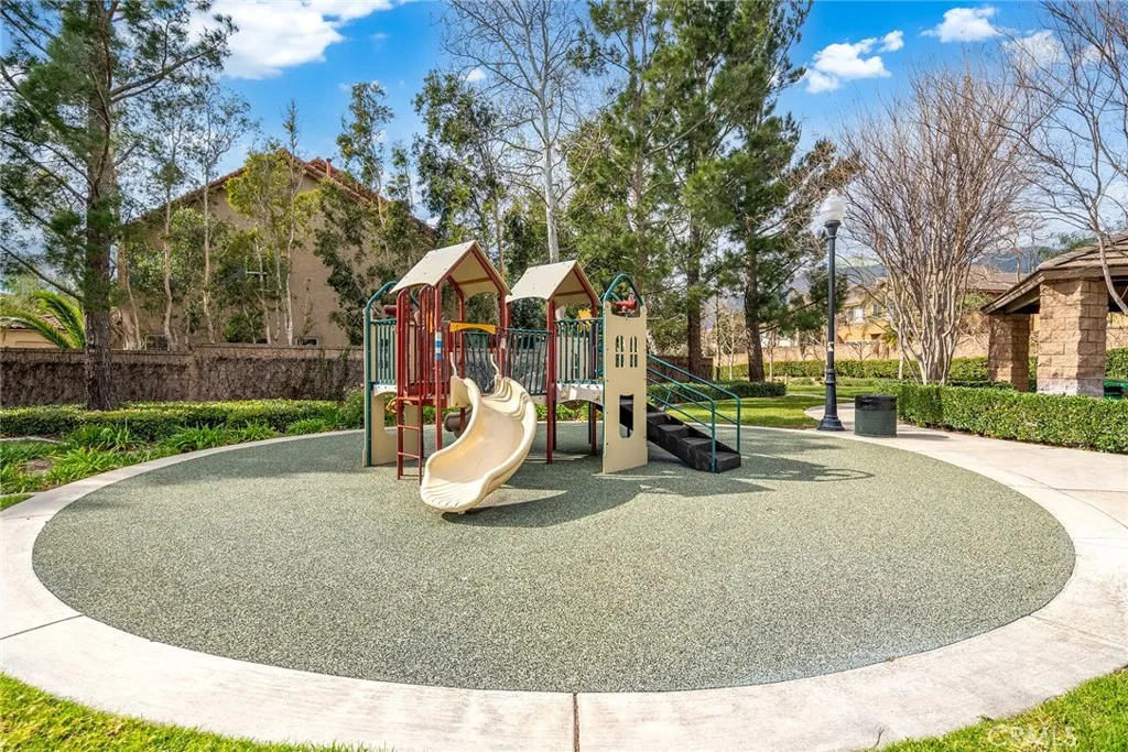 15621 Pisa Lane, Fontana, California 92336 home-pic-52