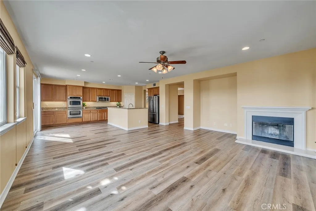 15621 Pisa Lane, Fontana, California 92336 home-pic-15