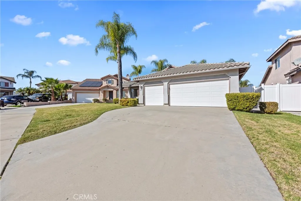 41151 Marseille Court, Murrieta, California 92562 home-pic-2