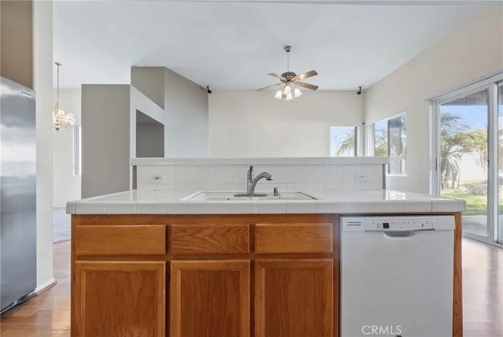 41151 Marseille Court, Murrieta, California 92562 home-pic-8