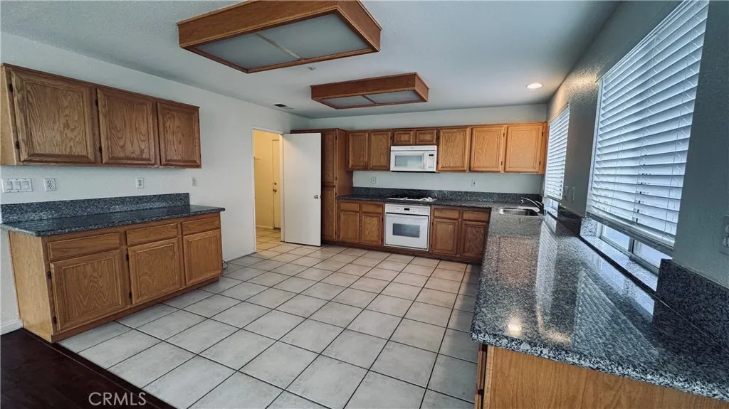 26341 Antonio, Loma Linda, California 92354 home-pic-10