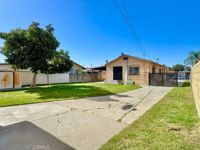 HUGE LOT - ZONED TO BUILD 4 UNITS