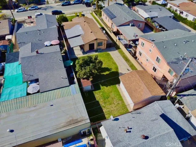 HUGE LOT- ZONED TO BUILD 4 UNITS