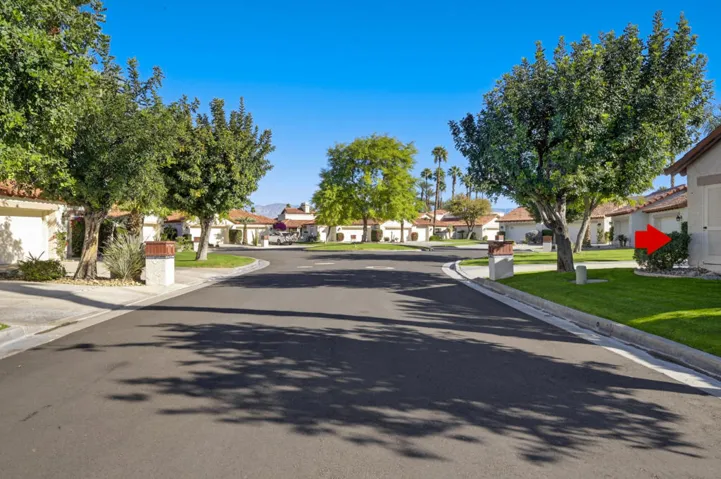 118-avellino-circle-039-with-arrow