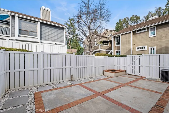 Back yard with gas bbq hookups and electrical outlets