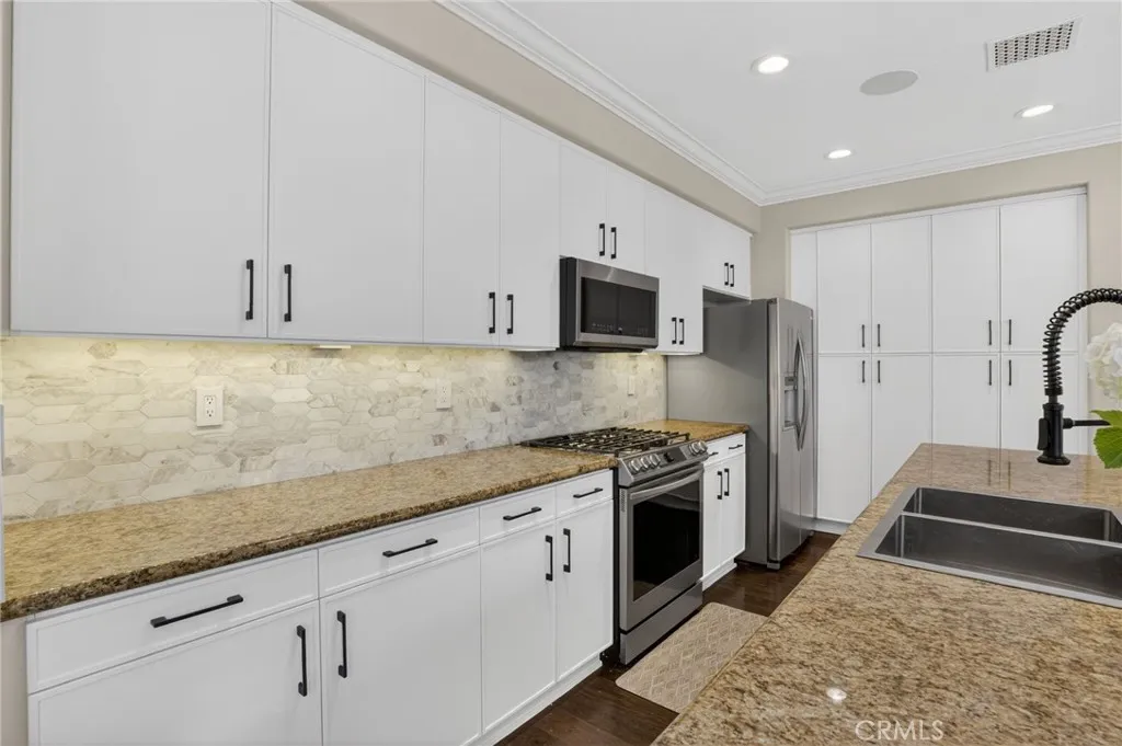 12 Roycroft Court, Ladera Ranch, California 92694 home-pic-23