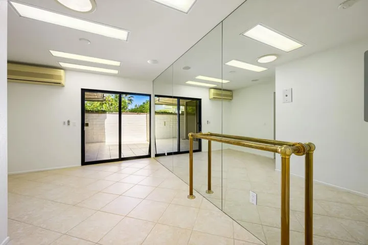 53-web-or-mls-CM_Yale_OPMG_0226_053