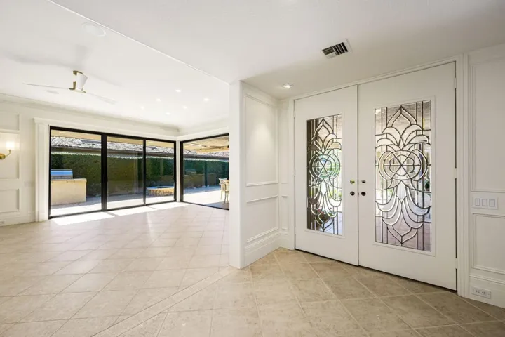 29-web-or-mls-CM_Yale_OPMG_0226_029