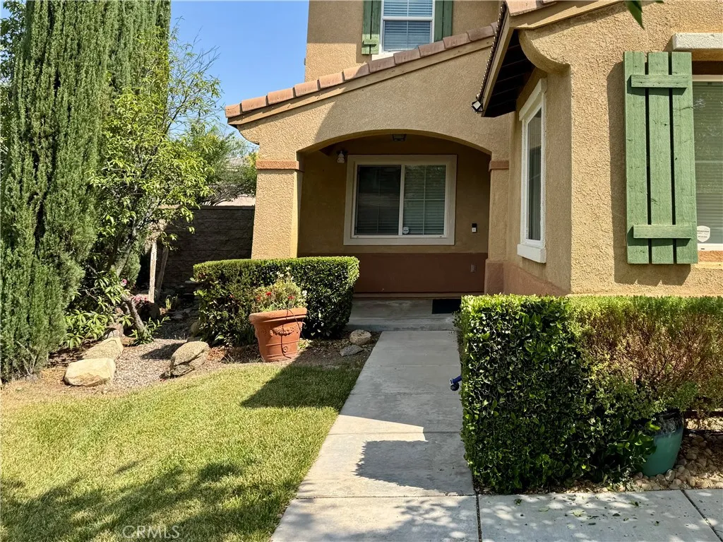 45002 Thalia Lane, Lake Elsinore, California 92532 home-pic-2