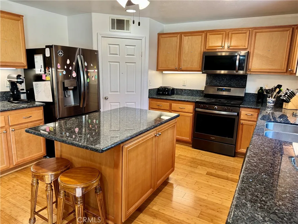 45002 Thalia Lane, Lake Elsinore, California 92532 home-pic-4