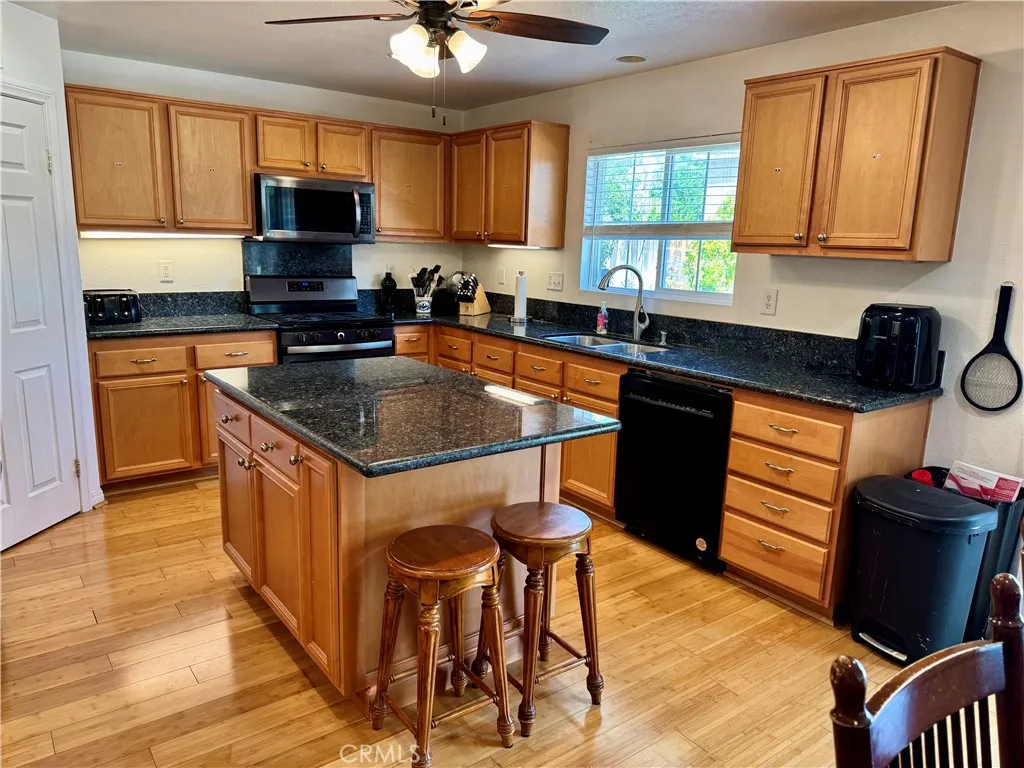 45002 Thalia Lane, Lake Elsinore, California 92532 home-pic-3