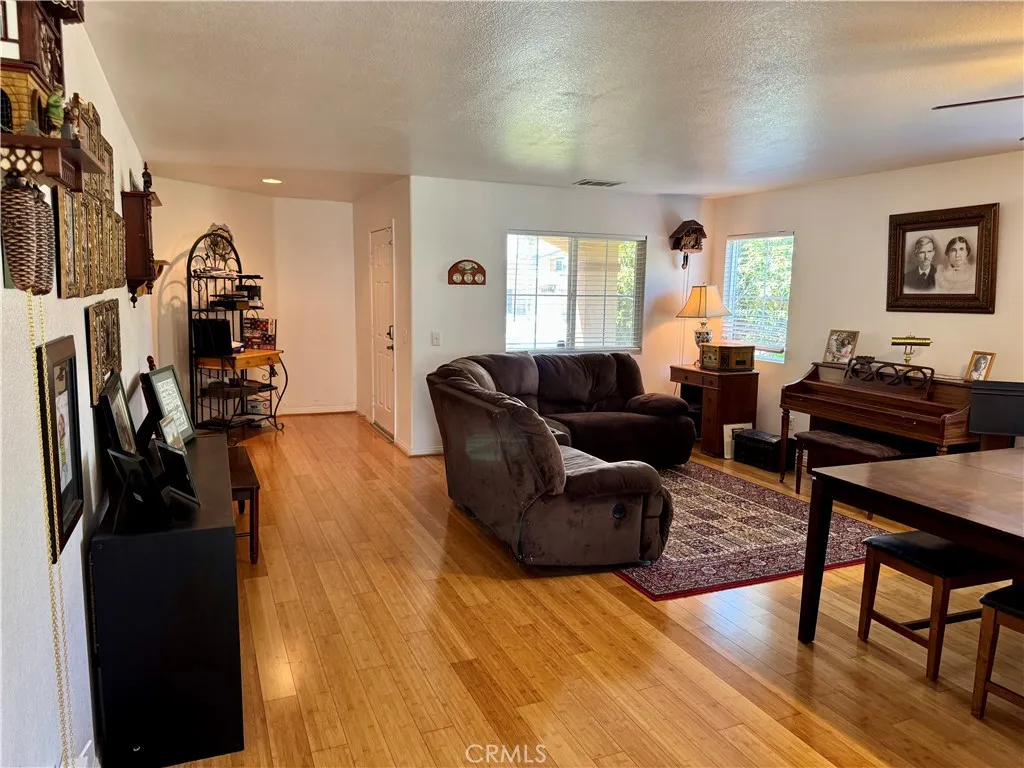 45002 Thalia Lane, Lake Elsinore, California 92532 home-pic-7