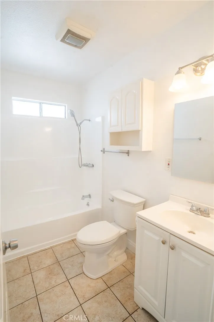 242 E Del Amo, Long Beach, California 90805 home-pic-12