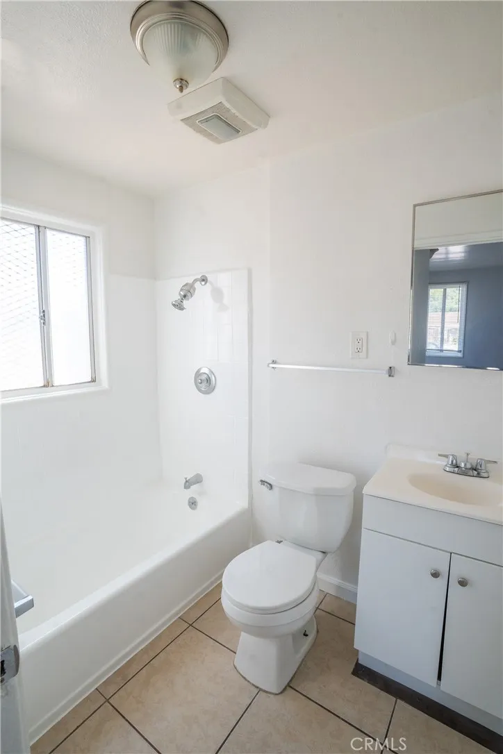 242 E Del Amo, Long Beach, California 90805 home-pic-25