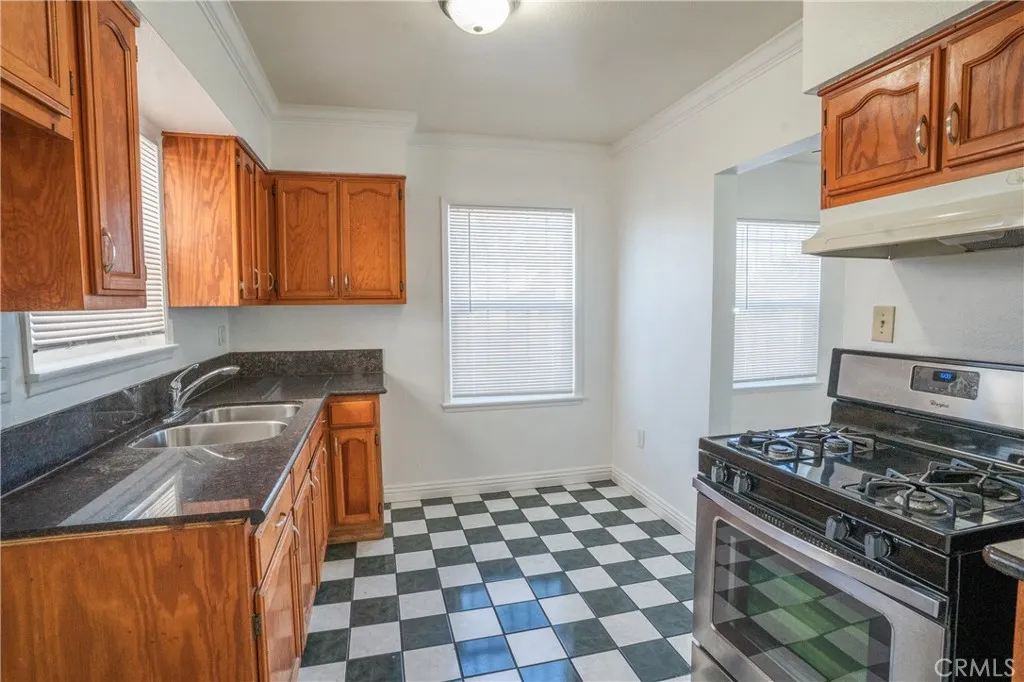 242 E Del Amo, Long Beach, California 90805 home-pic-9