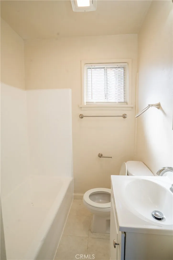 242 E Del Amo, Long Beach, California 90805 home-pic-20