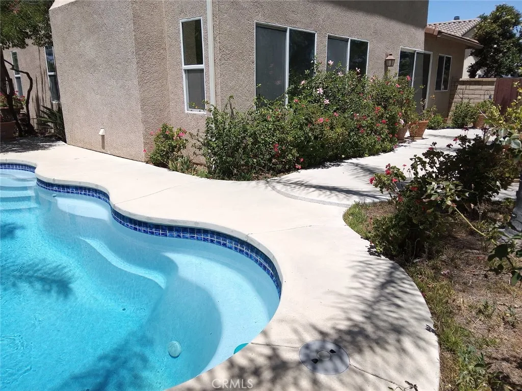 Gorgeous Pool with plenty of Seating.
