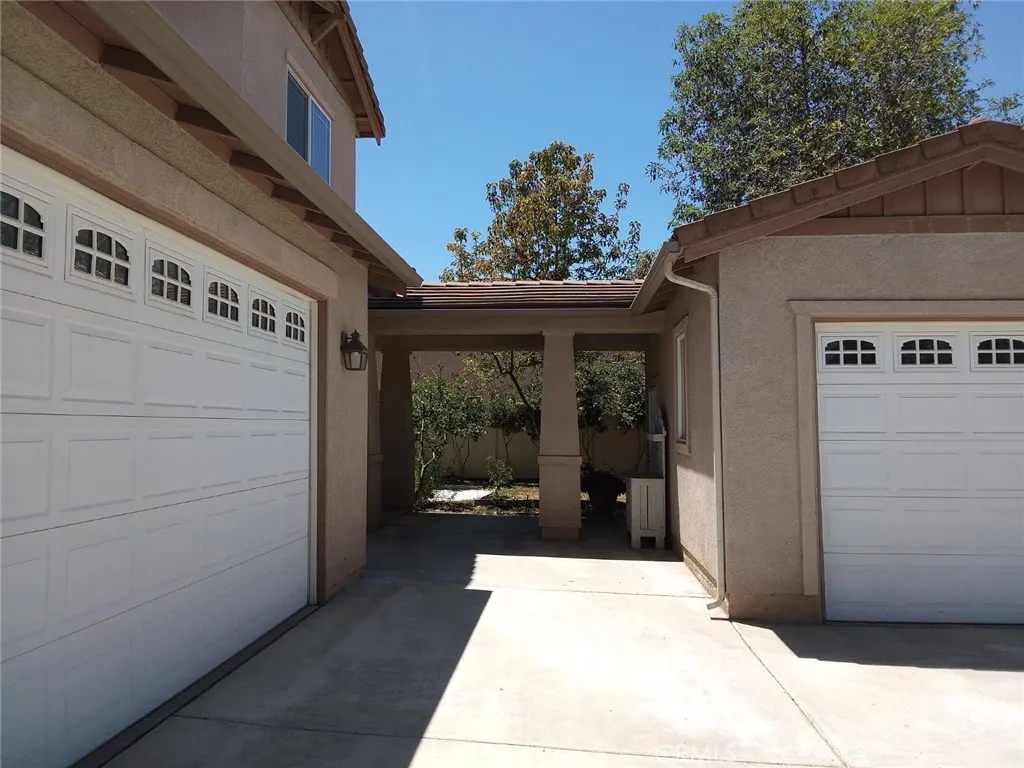 Entryway leading to Front Door.