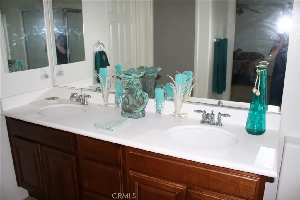 Main Bathhroom.