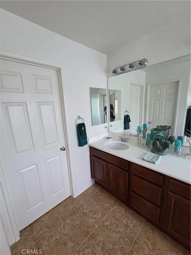 Main Bathroom has a Large Walk-in Closet.
