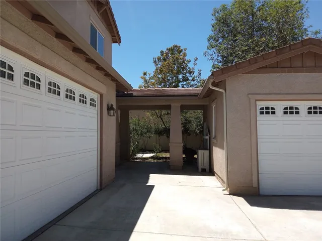 Entryway leading to Front Door.