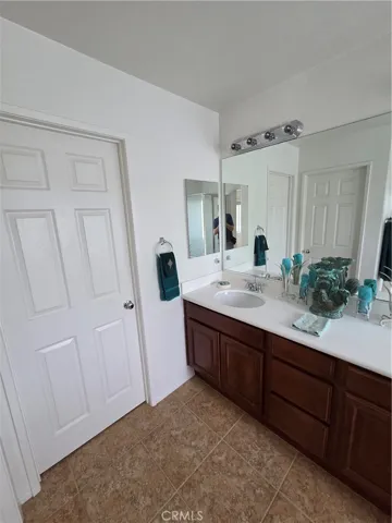 Main Bathroom has a Large Walk-in Closet.