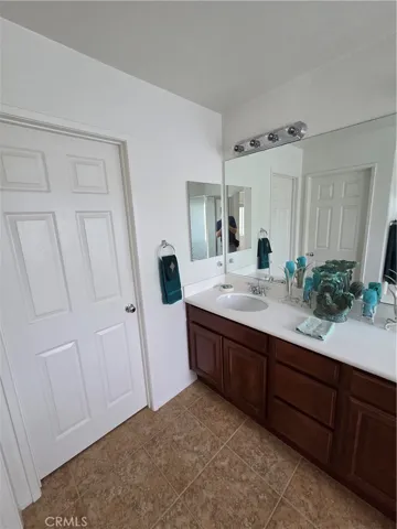 Main Bathroom has a Large Walk-in Closet.