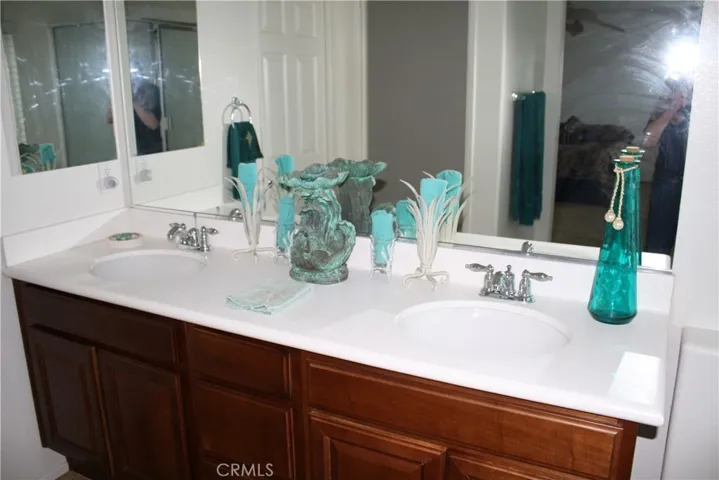 Main Bathhroom.