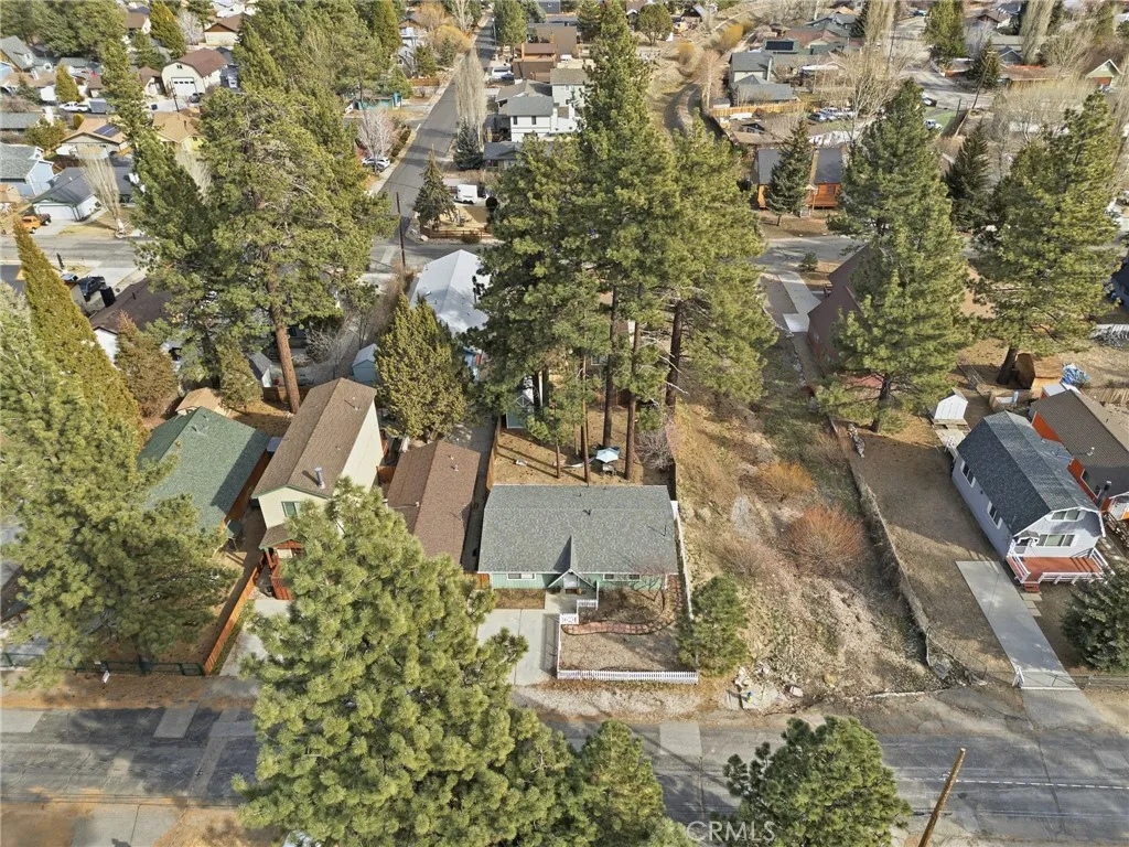 1068 Sierra Avenue, Big Bear City, California 92314 home-pic-21