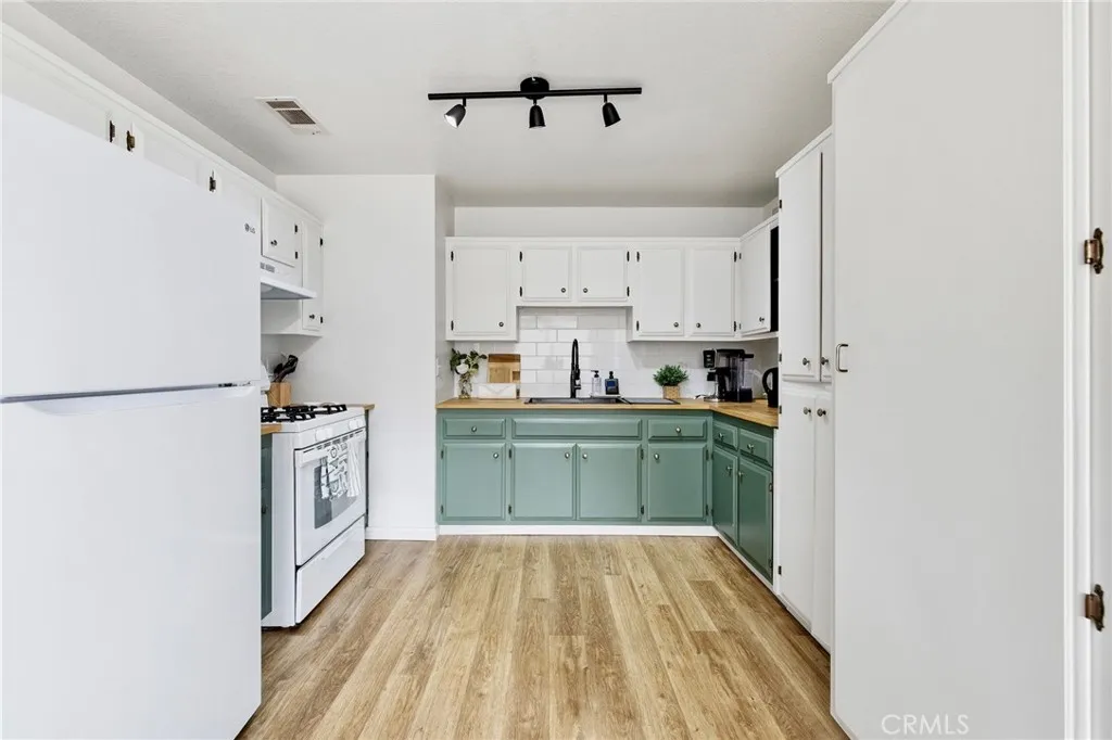 1068 Sierra Avenue, Big Bear City, California 92314 home-pic-7