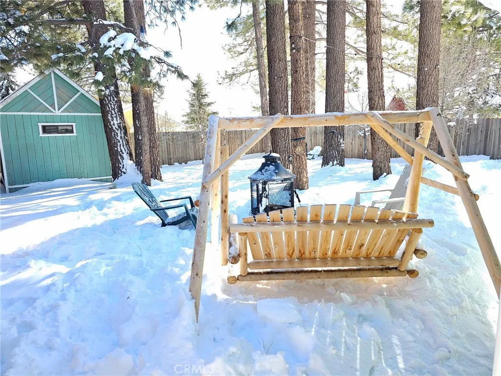 1068 Sierra Avenue, Big Bear City, California 92314 home-pic-16