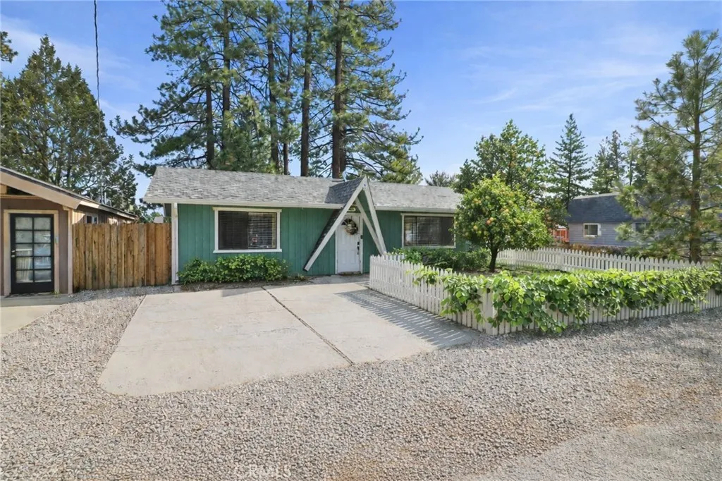 1068 Sierra Avenue, Big Bear City, California 92314 home-pic-19