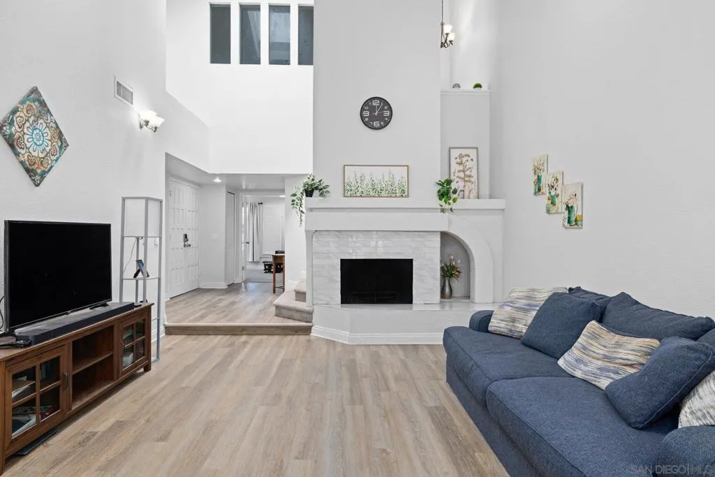 15913 Avenida Villaha 42, San Diego, California 92128 home-pic-12