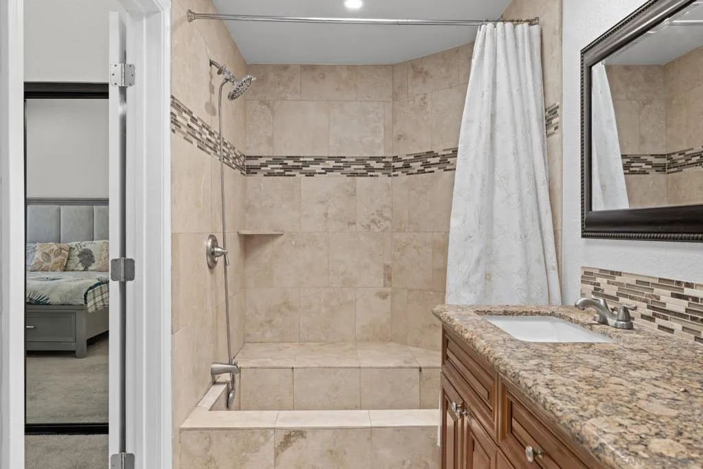 15913 Avenida Villaha 42, San Diego, California 92128 home-pic-16