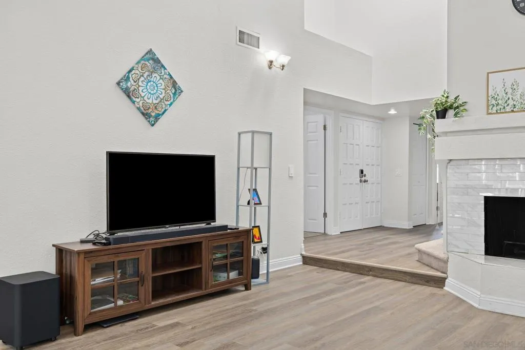 15913 Avenida Villaha 42, San Diego, California 92128 home-pic-13