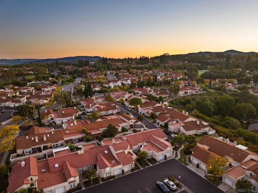 15913 Avenida Villaha 42, San Diego, California 92128 home-pic-32