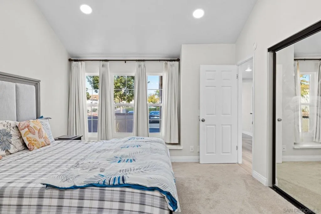 15913 Avenida Villaha 42, San Diego, California 92128 home-pic-14