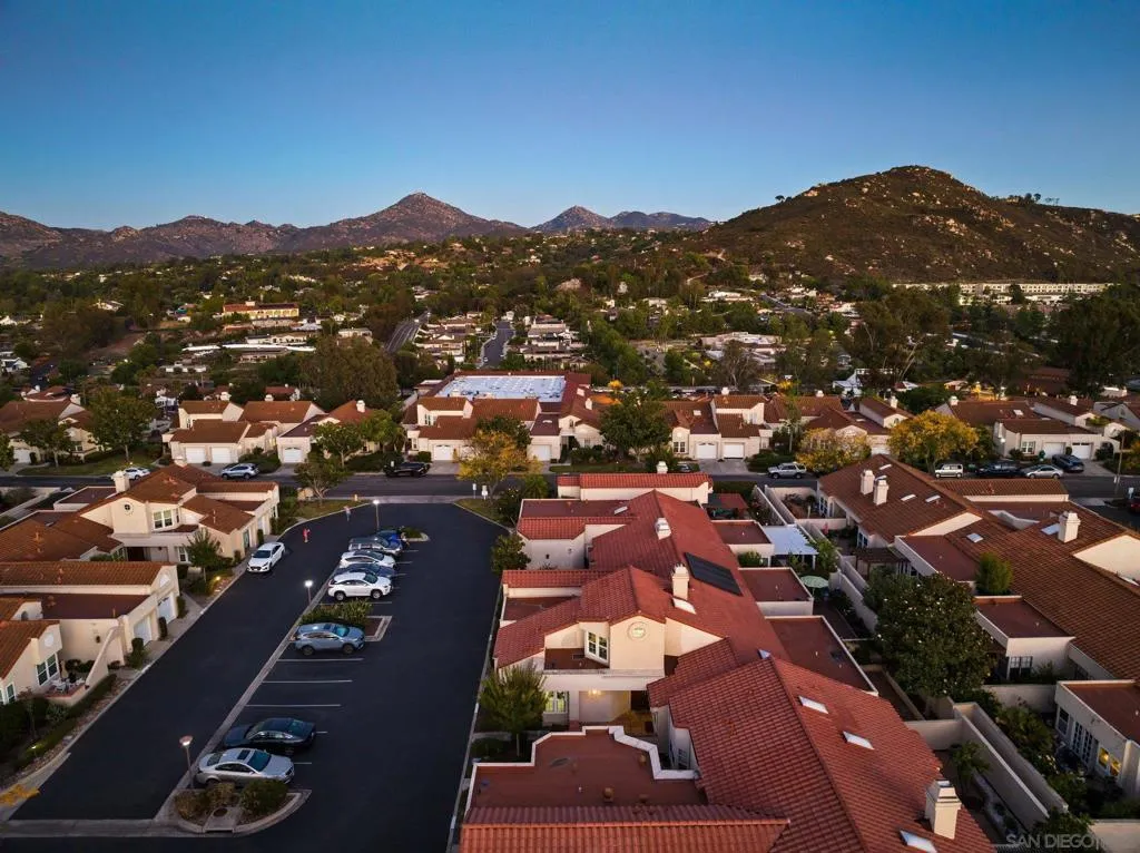 15913 Avenida Villaha 42, San Diego, California 92128 home-pic-27