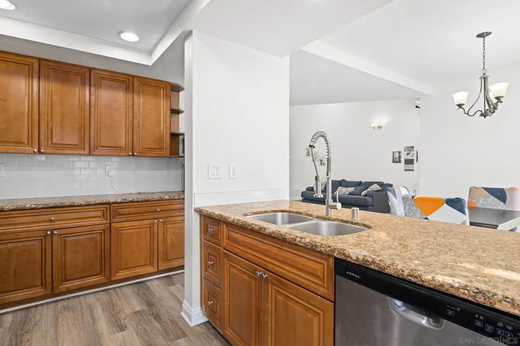 15913 Avenida Villaha 42, San Diego, California 92128 home-pic-10