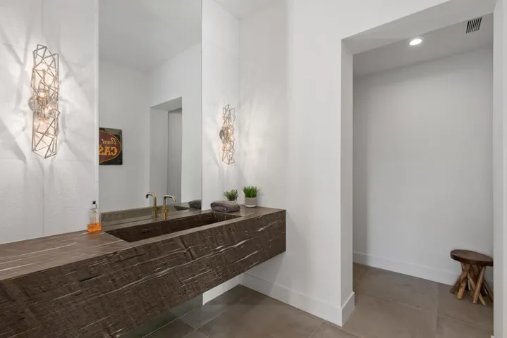 30_10564174_144329_144329-EI-130