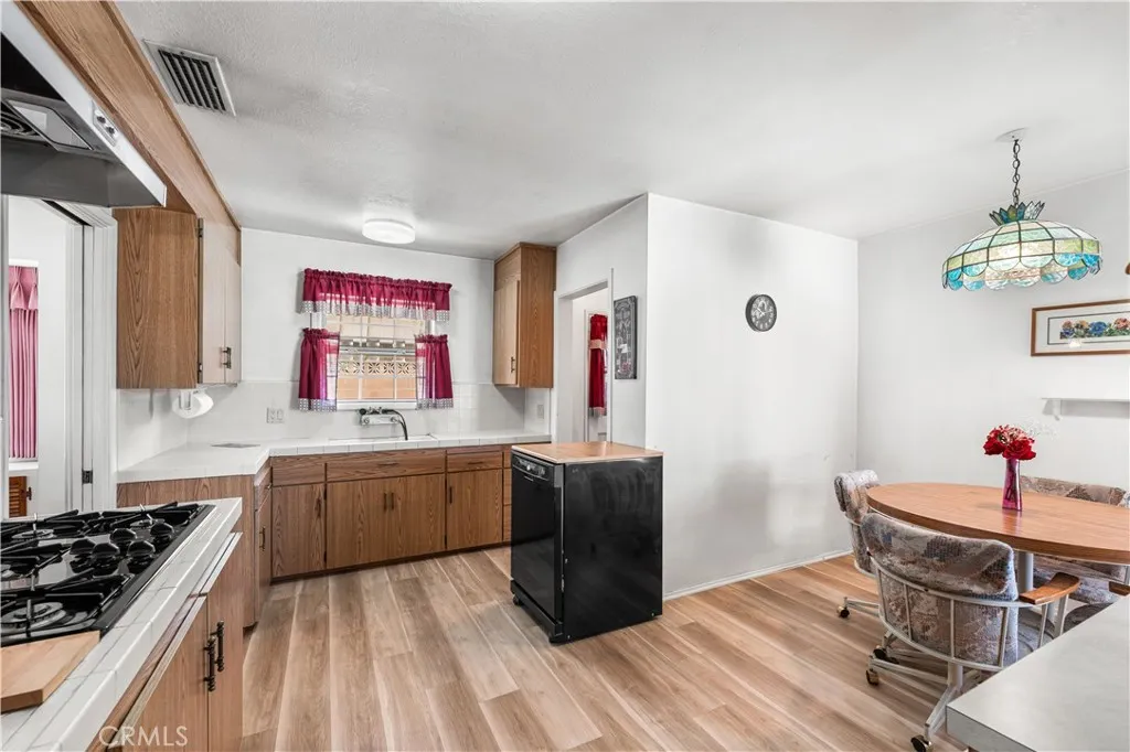 14239 Cohasset, Van Nuys, California 91405 home-pic-6
