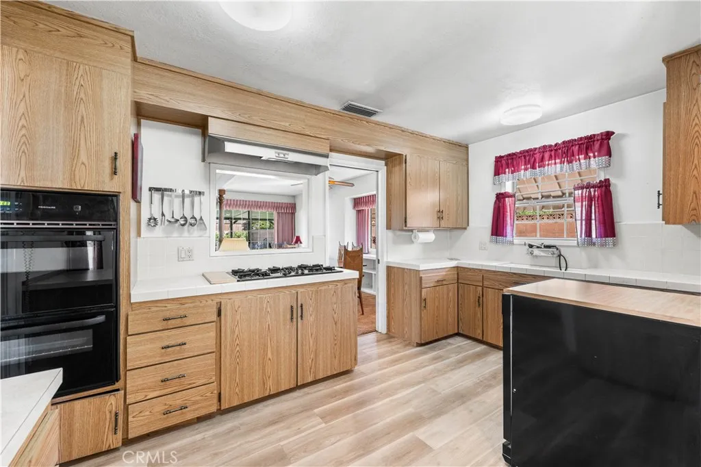 14239 Cohasset, Van Nuys, California 91405 home-pic-7