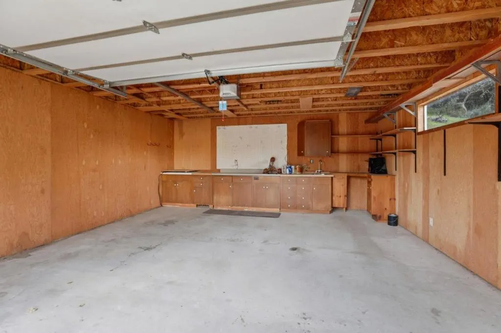 Detached garage
