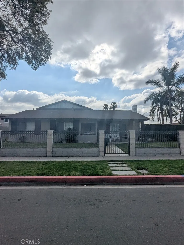 302 E Wakefield, Anaheim, California 92802 home-pic-2