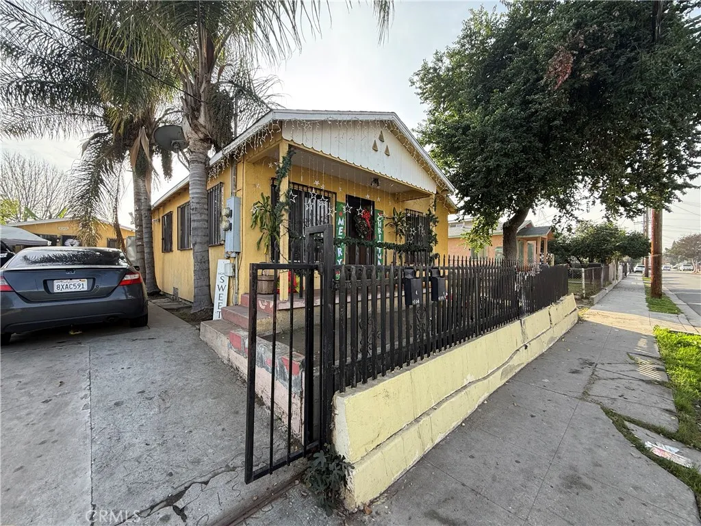 1832 E 108th 2, Los Angeles, California 90059 home-pic-1