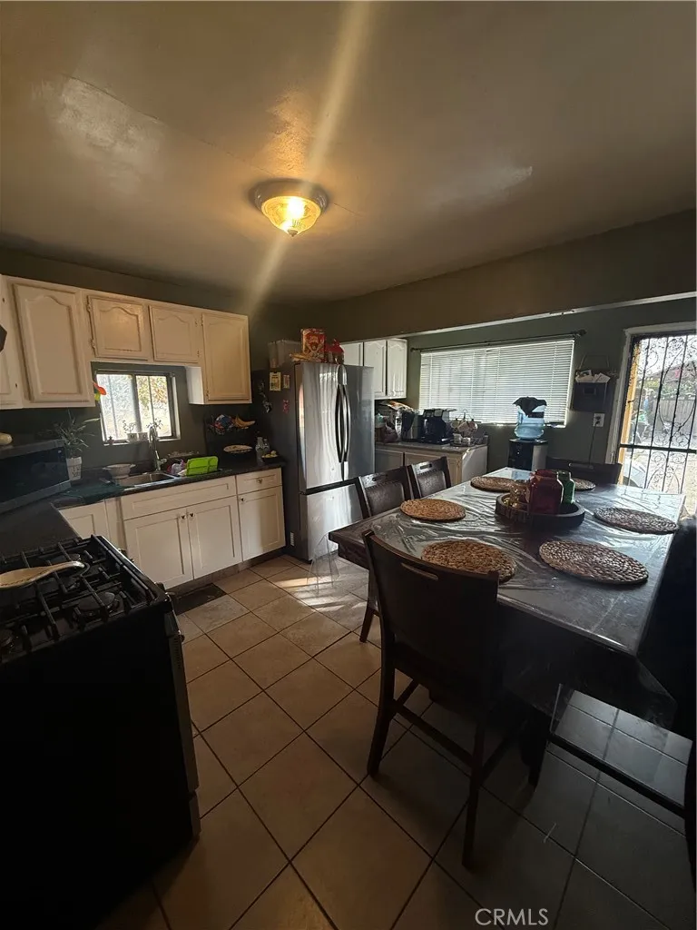 1832 E 108th 2, Los Angeles, California 90059 home-pic-3